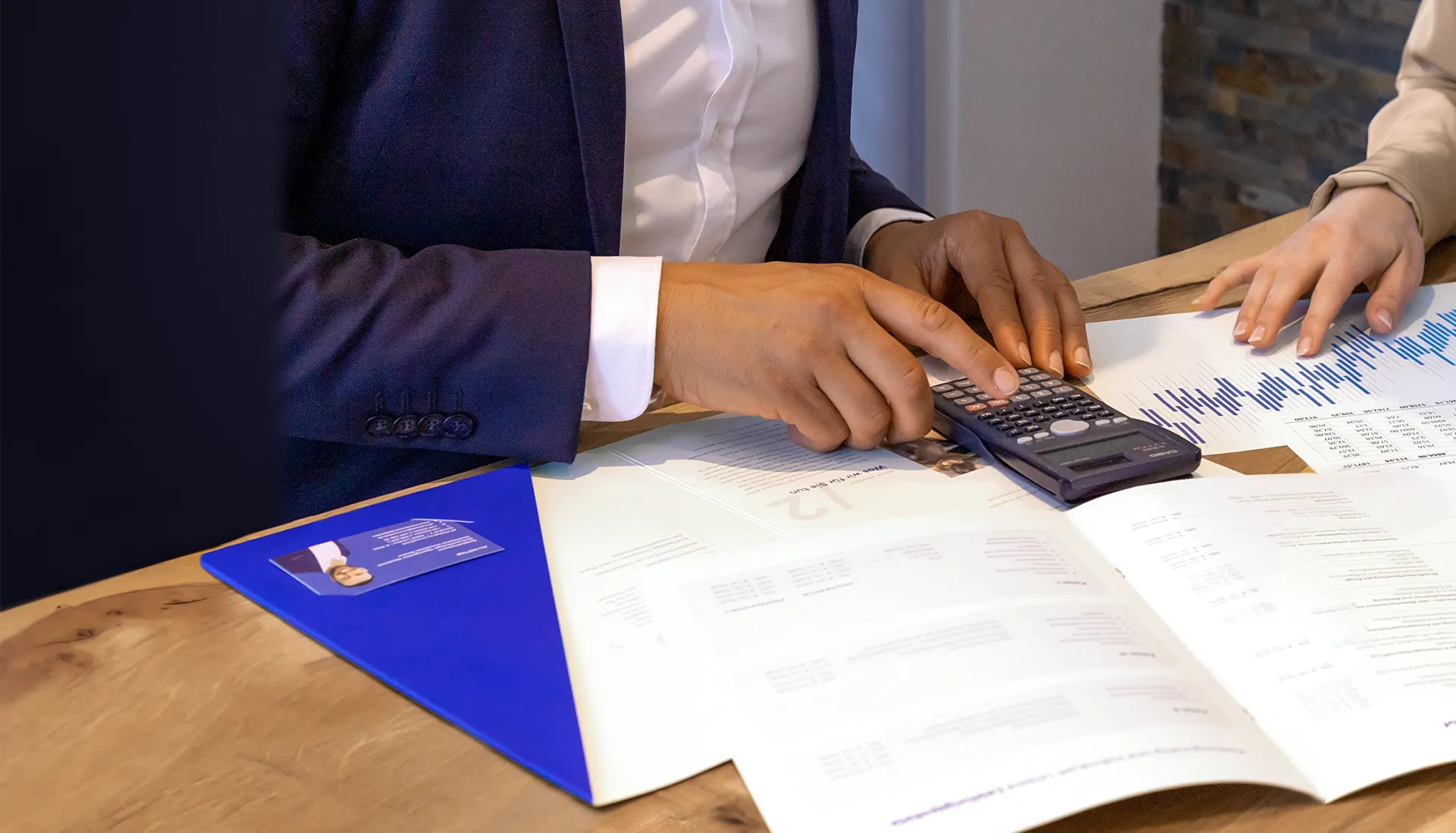 Gemeinsame Berechnung der Finanzierung mit Vertragsunterlagen und Finanzdaten